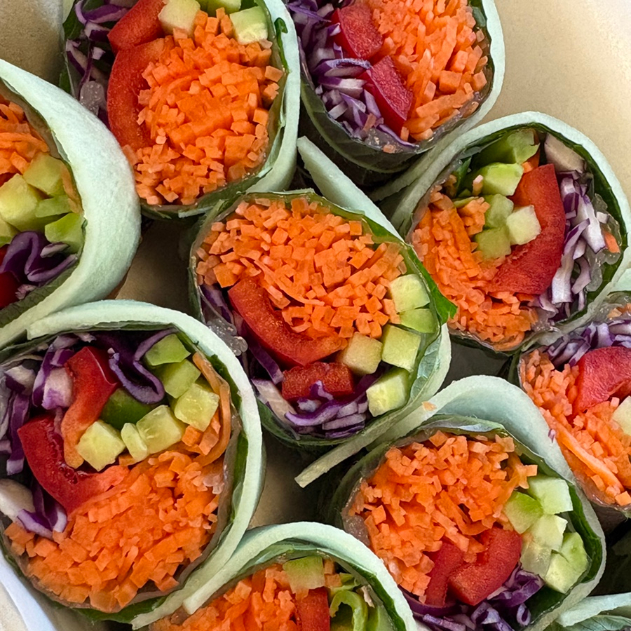 Close-up of fresh vegetable Vietnamese spring rolls from Hanip Hanssam Jamsil