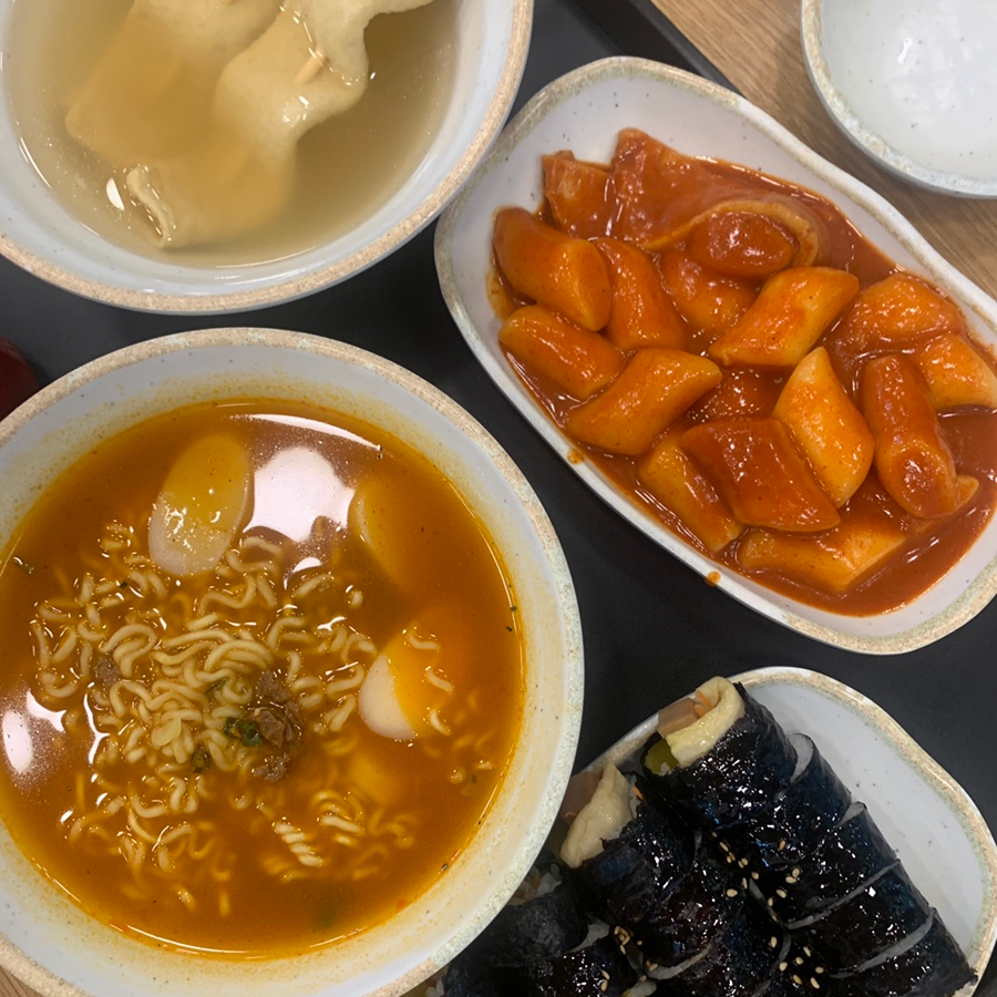 Masung Tteokbokki SRT Suseo Station Review 🚄 | A Quick Korean Meal Before Your Train