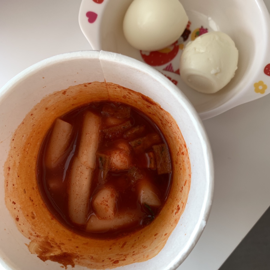 Ottogi Cup Tteokbokki Original served with boiled eggs