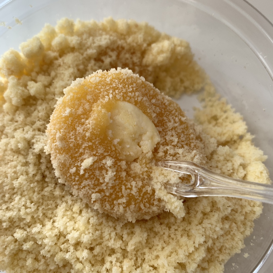 Pumpkin Injeolmi with cream filling