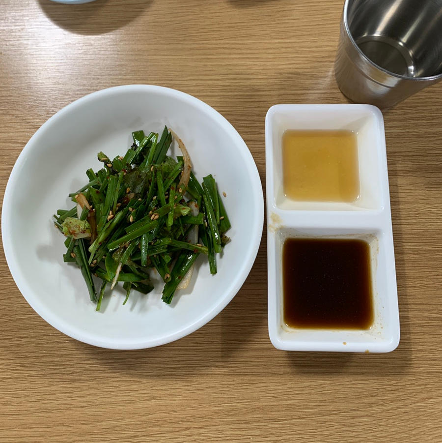 Wonjozip Gopchang Ulsan side dishes with fresh chive salad and dipping sauces