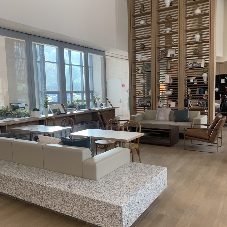 Hotel lounge style seating and high ceilings at Cafe de Ladder Seoul