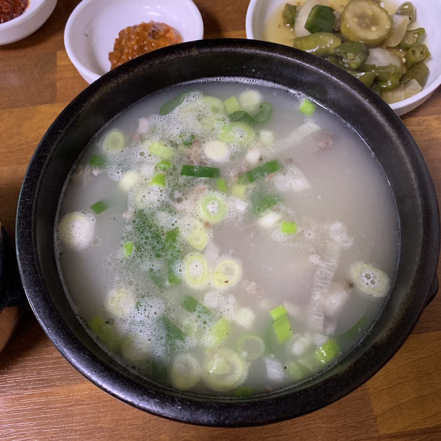 Korean beef head gomtang at Cheonggiwa Gomtang Eonyang