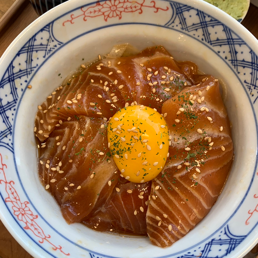 Soy sauce salmon rice bowl in Ulsan
