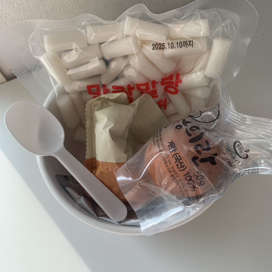 Mimi-ne soup tteokbokki ingredients with rice cakes boiled egg sauce and crispy topping