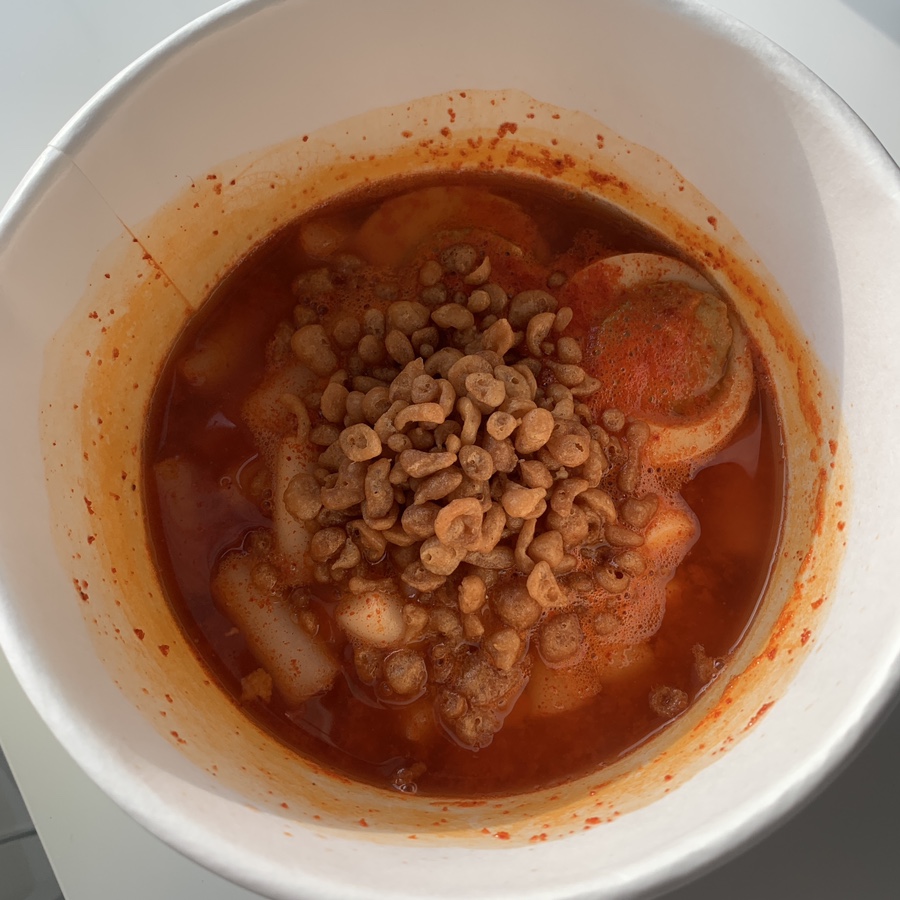 Mimi-ne soup tteokbokki with boiled egg and crispy puffed topping