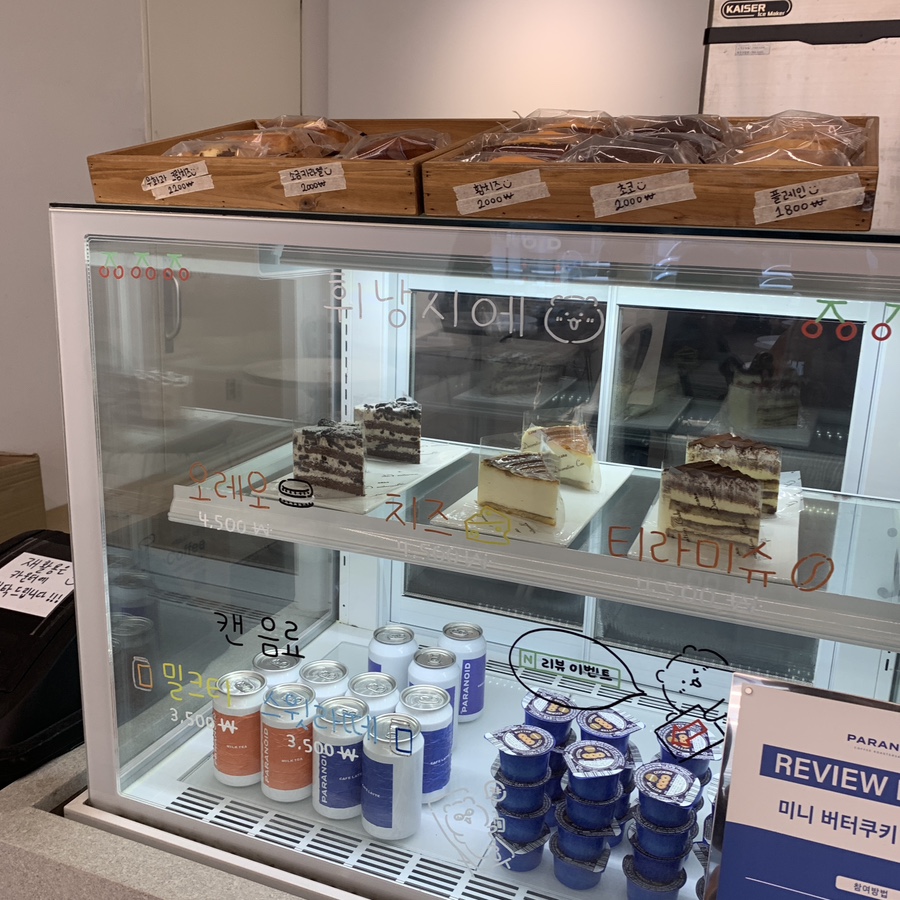 Paranoid Gangnam Bangbang Cafe dessert display and cakes