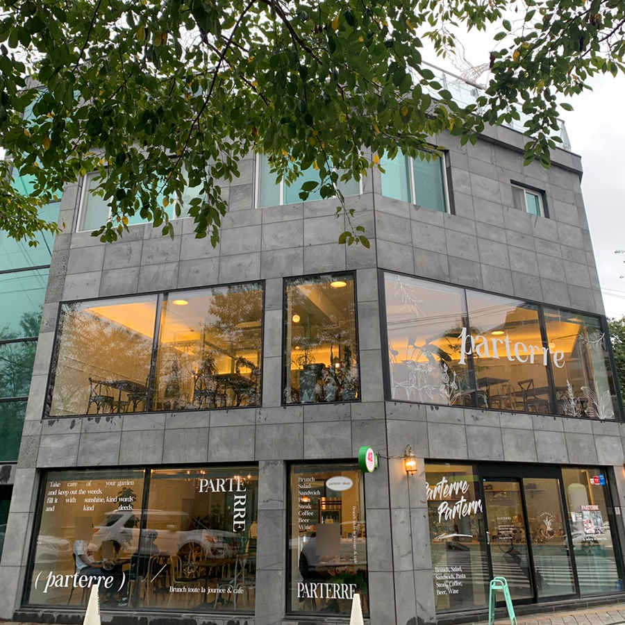 Parterre Ulsan brunch restaurant interior and menu