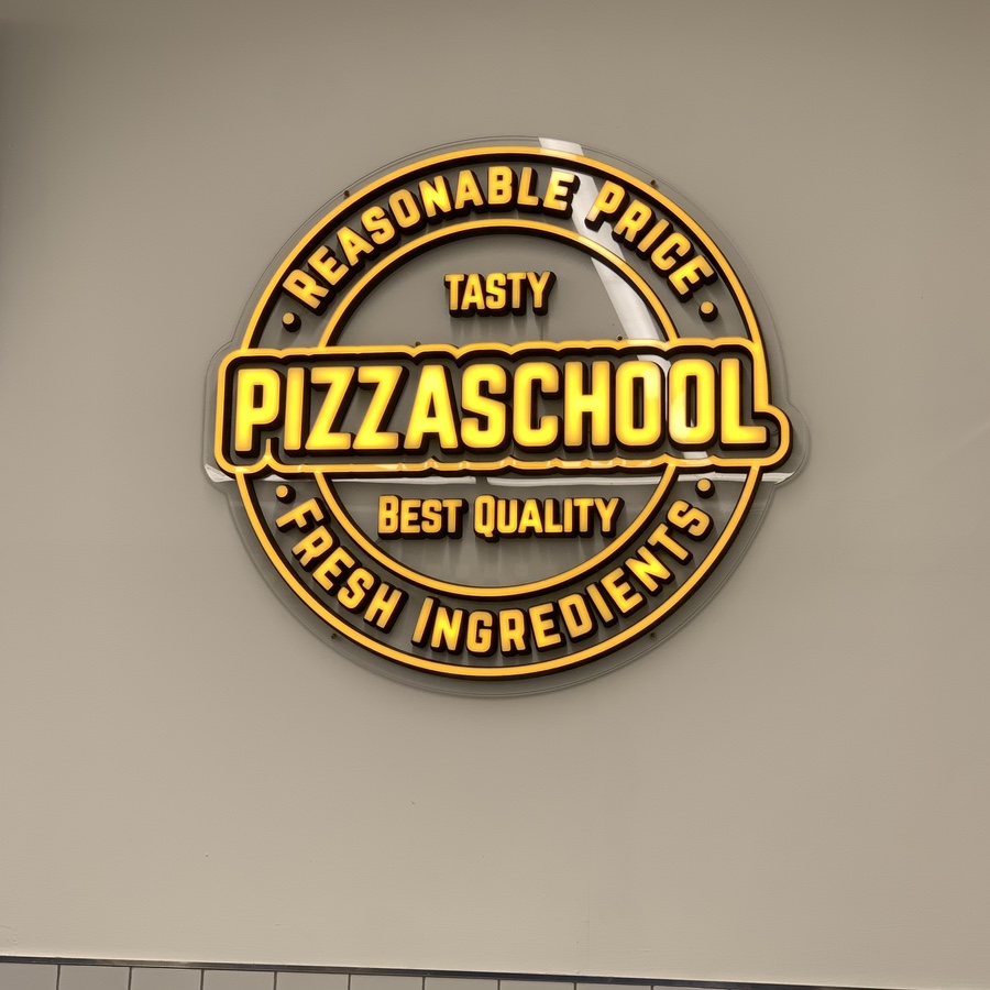 Pizza School restaurant logo in Korea