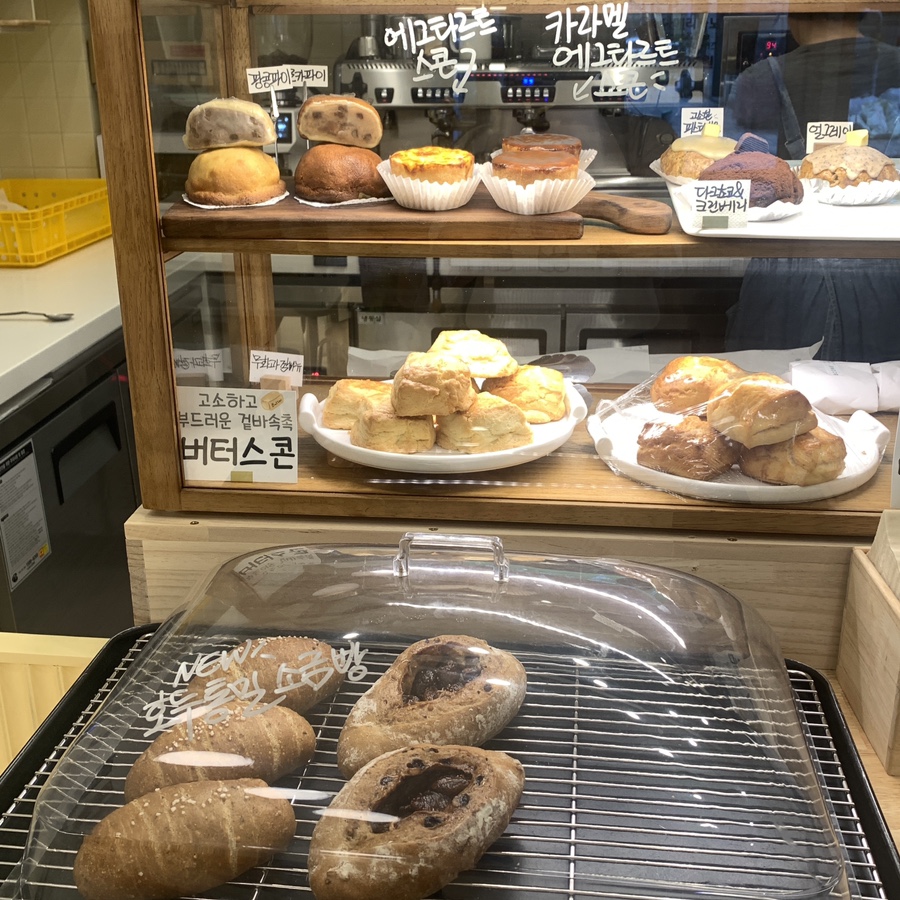 Salt Bake 101 Jamsil scone and pastry display