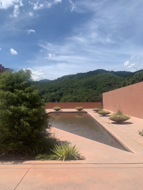 SIHAON Ulsan Cafe water garden surrounded by green mountains