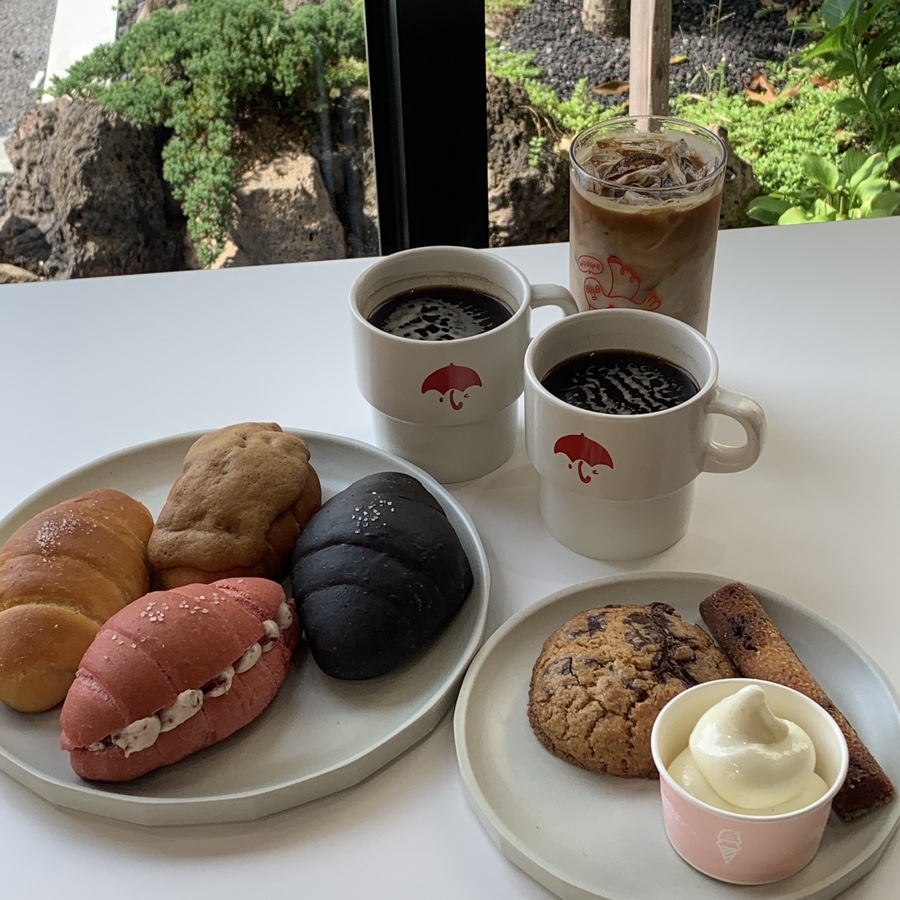 The Woosan Gijang Cafe Review | Large Cafe Near Ilgwang Beach