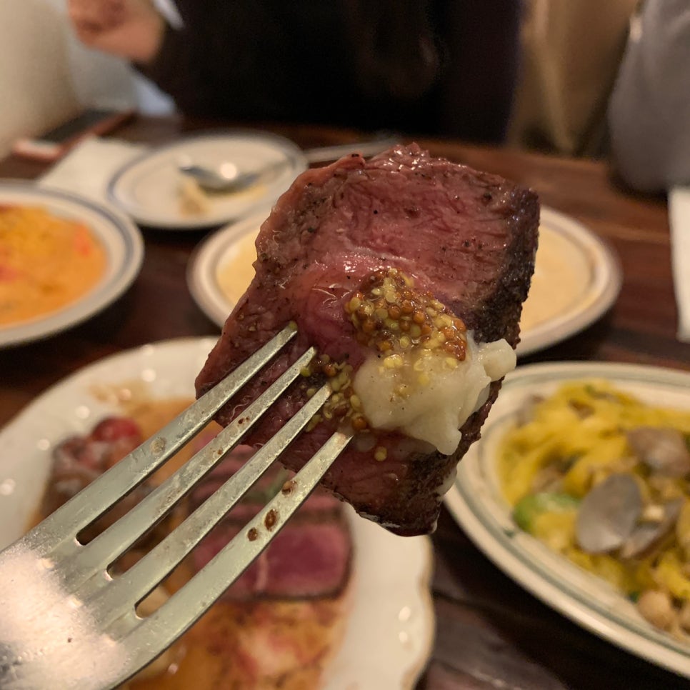 Anima Ulsan Italian Restaurant tender steak with mashed potatoes and grilled vegetables