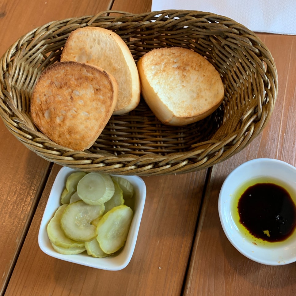 Warm bread and pickles at Olivia Deli Hwaseong