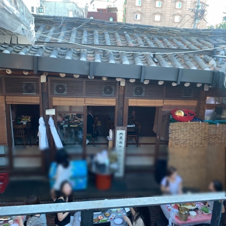 Goundon hanok restaurant and outdoor seating in Ikseondong