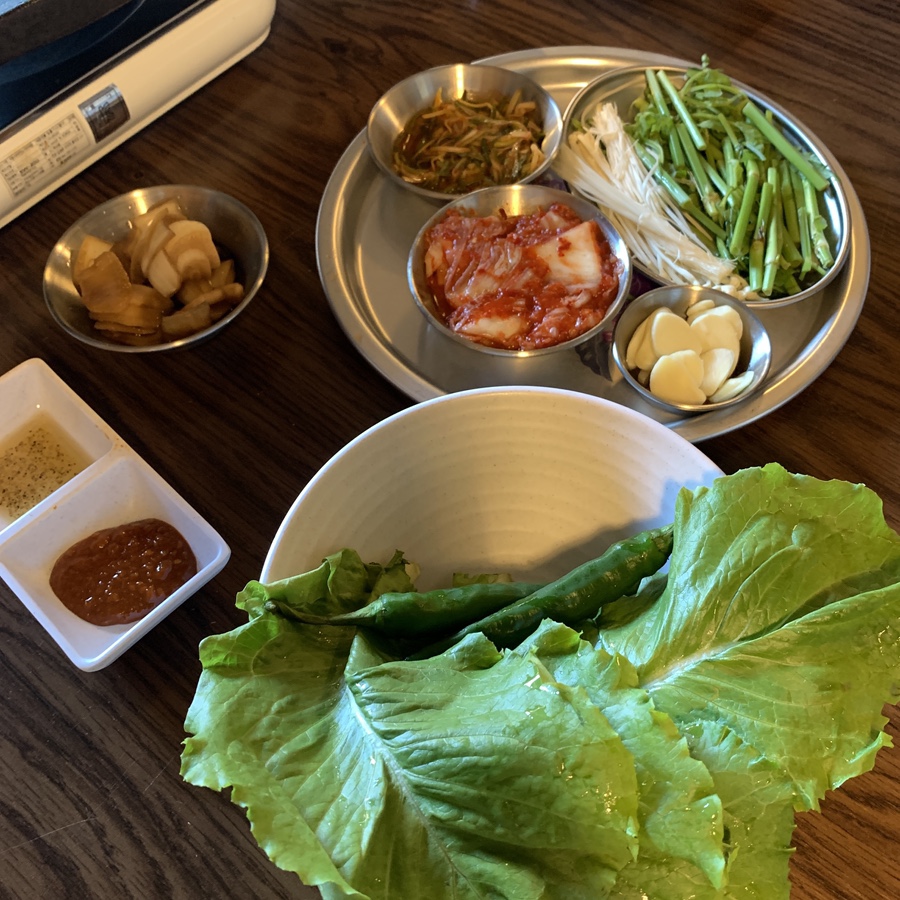 Korean BBQ side dishes and fresh vegetables at Goundon Jongno