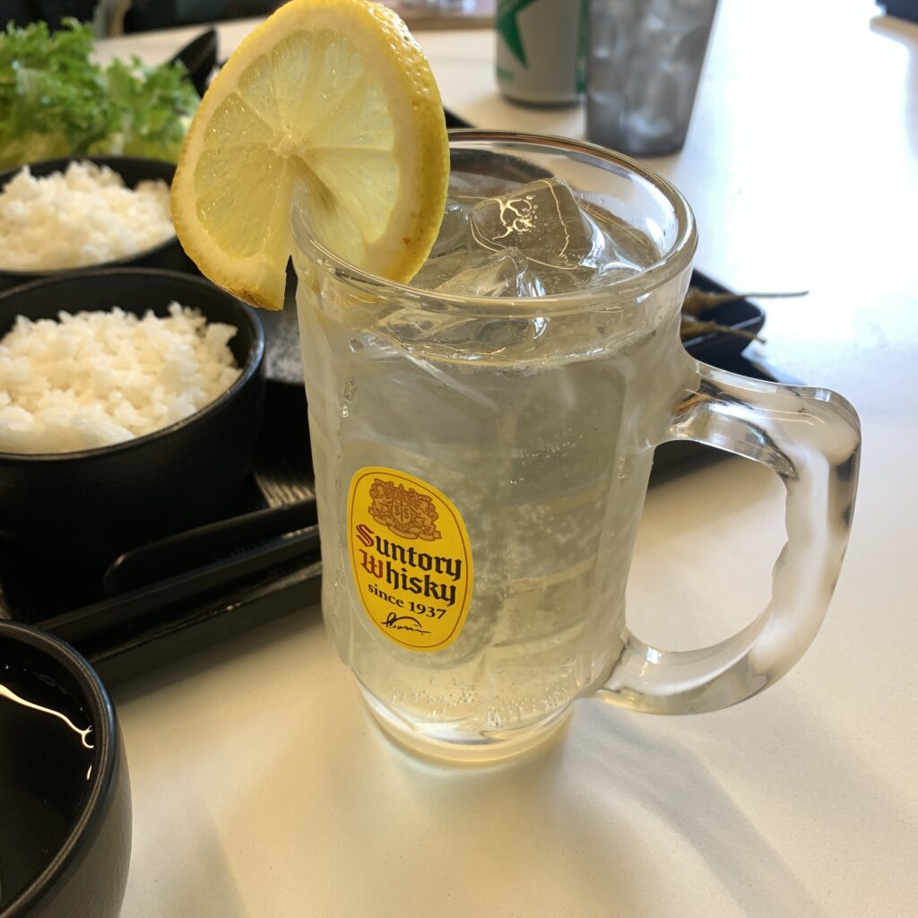 Highball with lemon at Midon Wirye tonkatsu restaurant